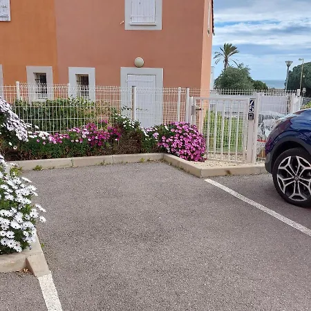6 Personnes Dans Résidence Calme, Grande Terrasse, 5 Mn De La * Fleury (Aude)